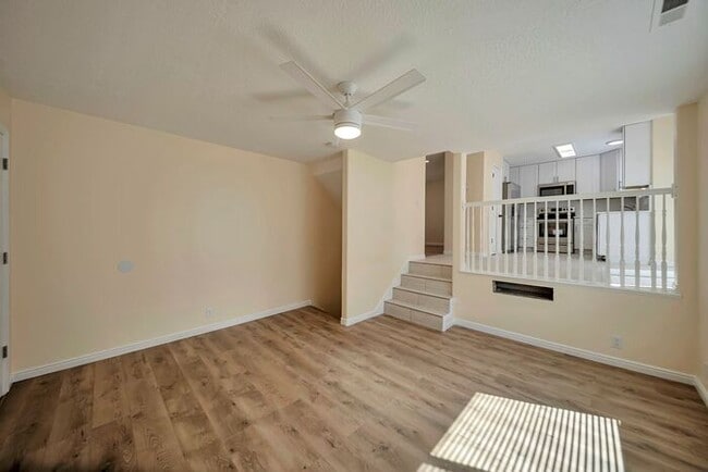 Building Photo - Awesome remodel home in great location w a...