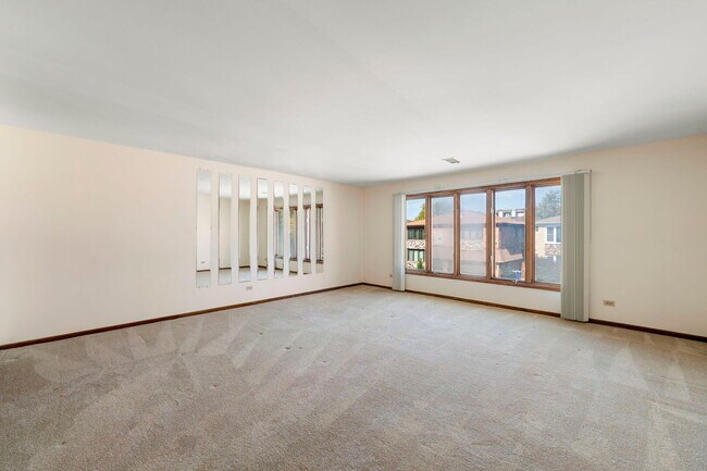 Building Photo - 8427 W Windsor Ave
