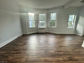 Building Photo - 182 Seymour Ave