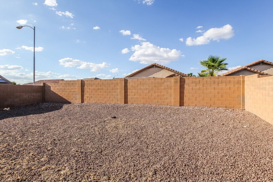 Building Photo - 12438 W Willow Ave