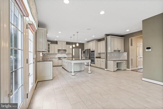 Building Photo - 4561 Rona Pl