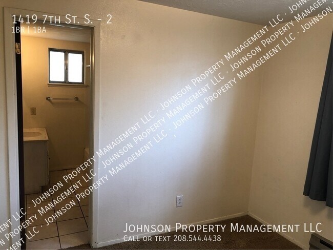 Building Photo - Downtown Nampa duplex unit with private ya...