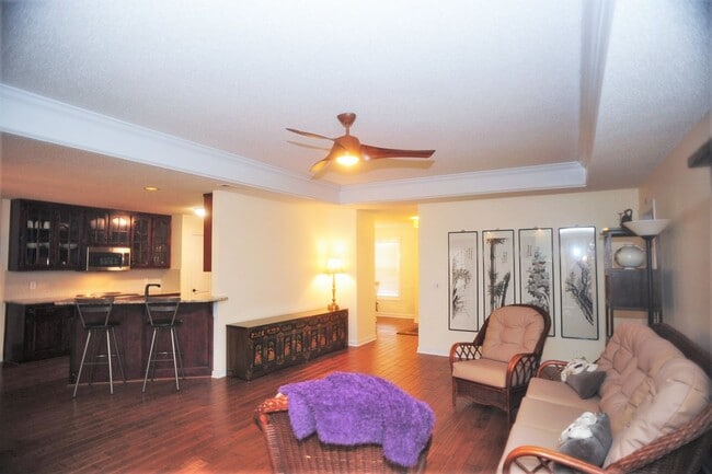 Building Photo - Updated Stunner