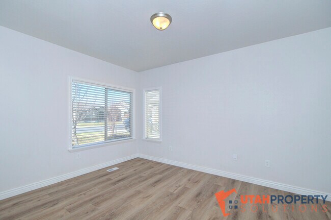 Building Photo - 10724 N Cypress