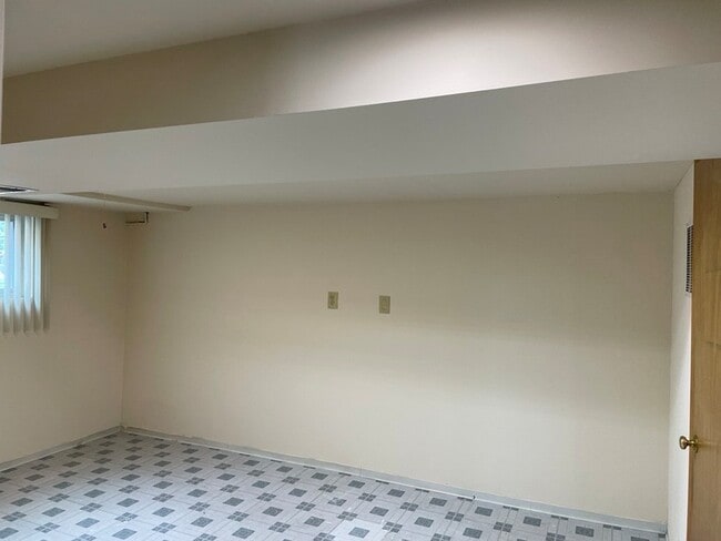 Building Photo - 9137 Barberry Ln