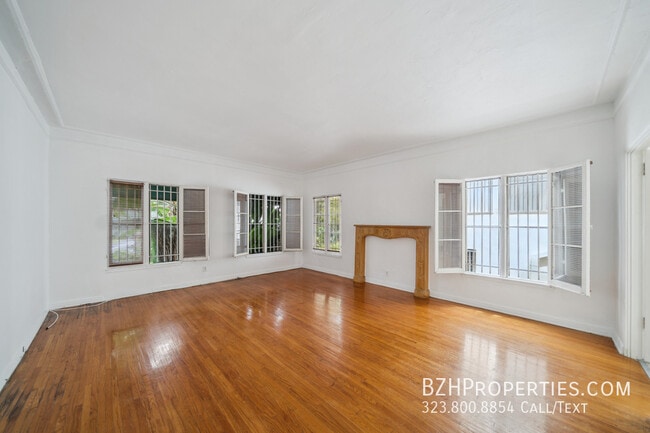 Building Photo - 139 S Elm Dr
