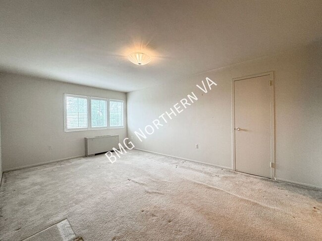 Building Photo - 200 N Maple Ave