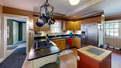 Building Photo - 45 Common St