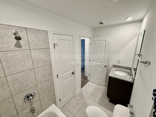 Building Photo - 1622 Fan Palm Dr