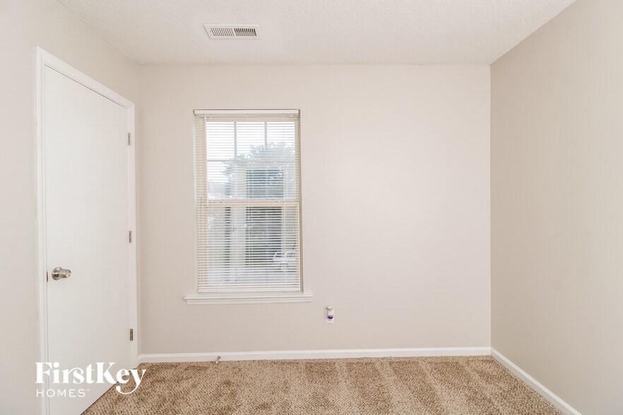 Building Photo - 4230 Fairwood Dr