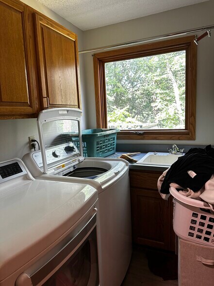 Laundry Rm - 6868 Stonewood Ct