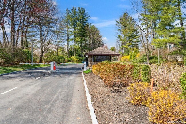 Building Photo - 124 Foxwood Dr