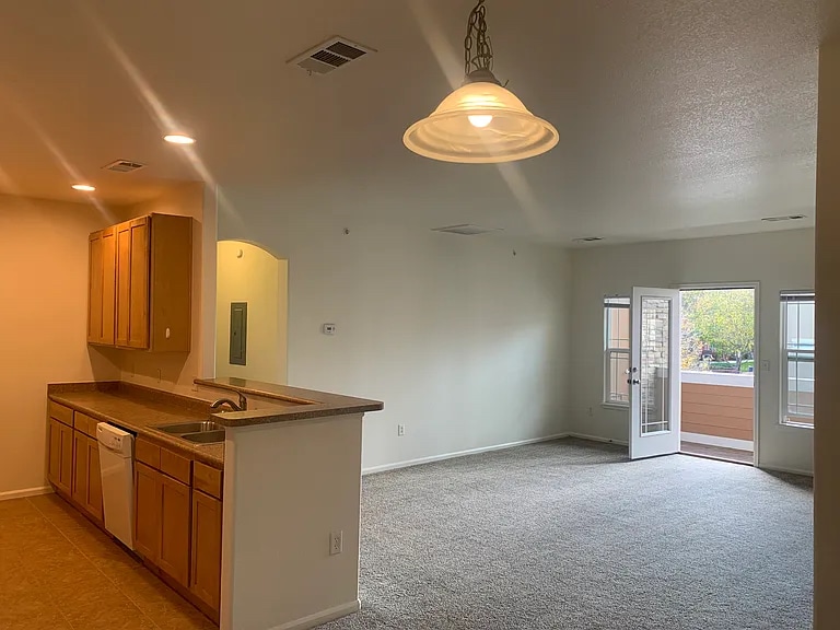 Building Photo - 2803 Kansas Dr