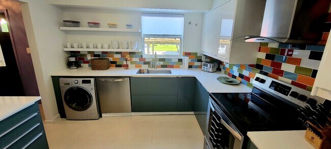 Building Photo - Welcome Home To the Four Seasons Condominiums of Winter Park.