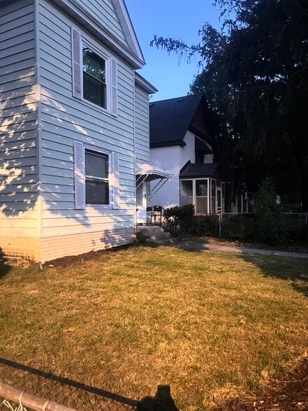 Building Photo - 4656 DuPont Ave N