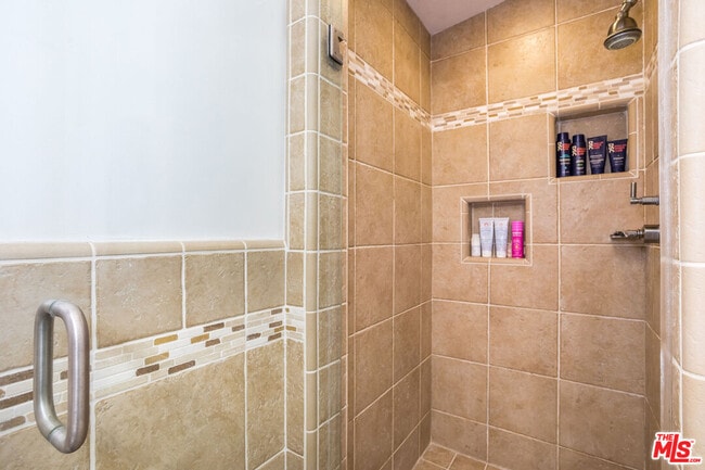 Building Photo - 2385 Sunset Heights Dr