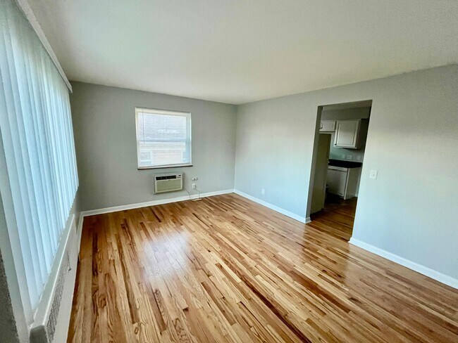 Building Photo - 2739 Lafeuille Ave