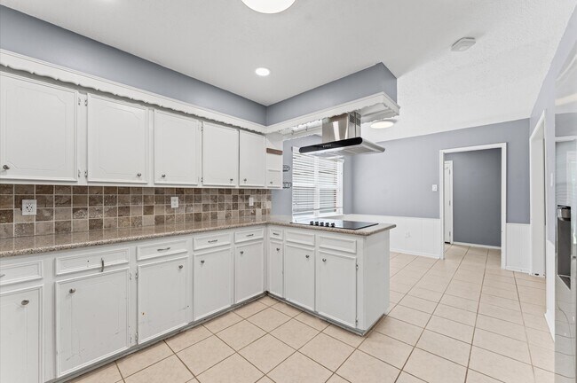 Building Photo - 9611 Hearthwood Dr