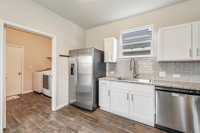 Building Photo - 2200 Arborside Dr
