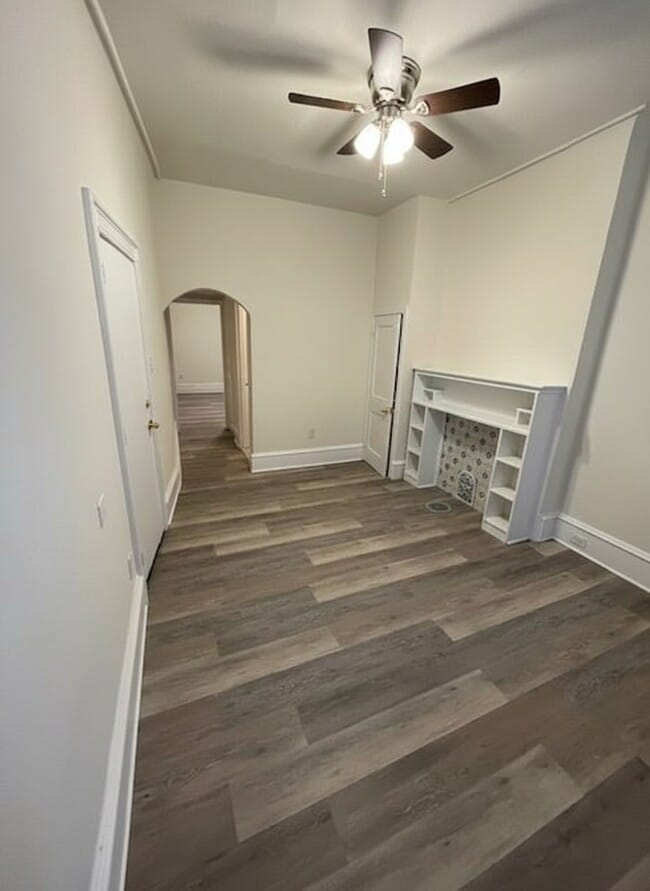 Building Photo - 1625 Dyre St