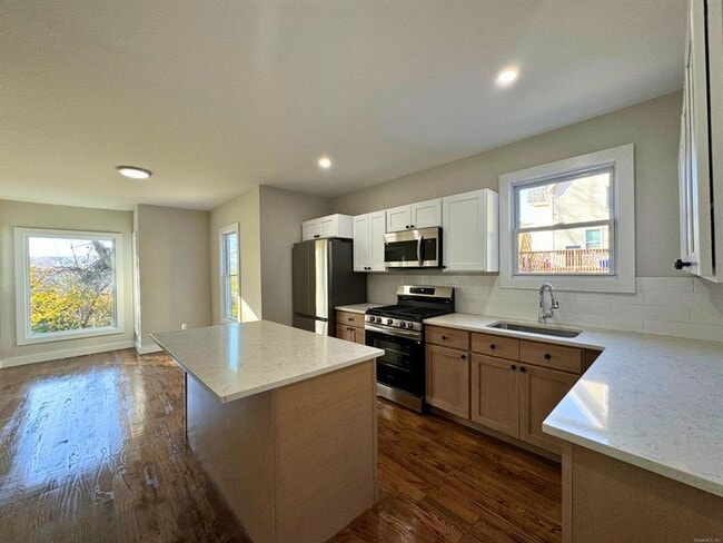 Building Photo - Single Family House