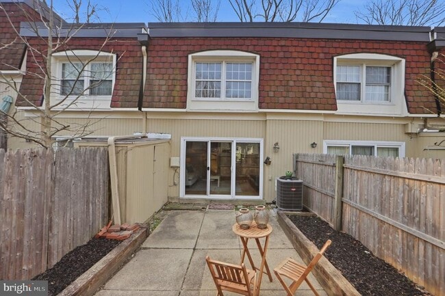 Building Photo - 8230 Carrleigh Pkwy