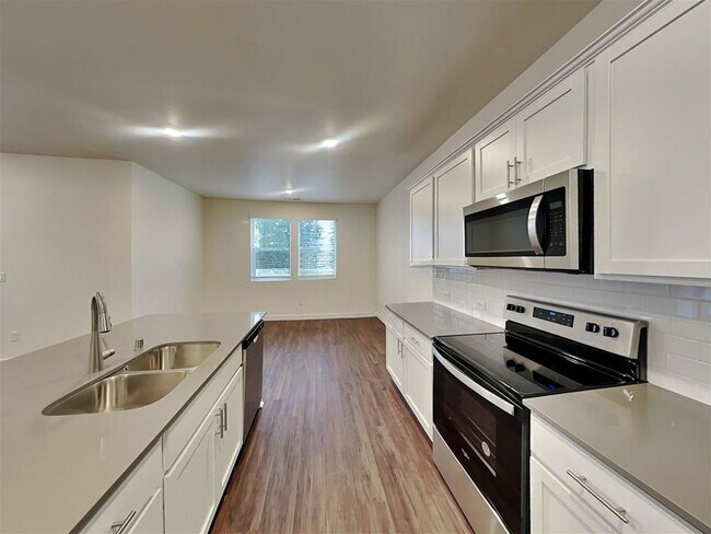 Building Photo - 3530 85th Dr NE