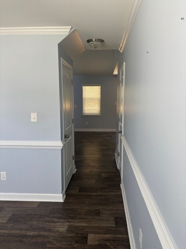 Building Photo - Beautiful 3 bedroom, 2.5 bath home with Bo...
