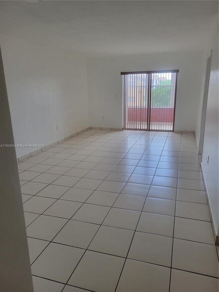 Building Photo - 120 Royal Palm Rd