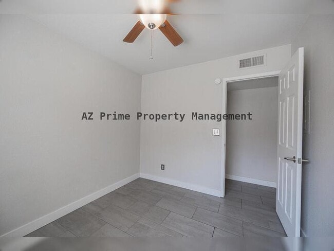 Building Photo - 1025 W Laguna Dr