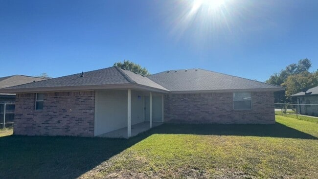 Building Photo - 1215 E Avenue H