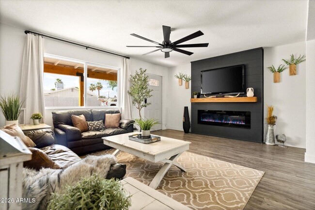 Building Photo - 423 N 73rd Pl