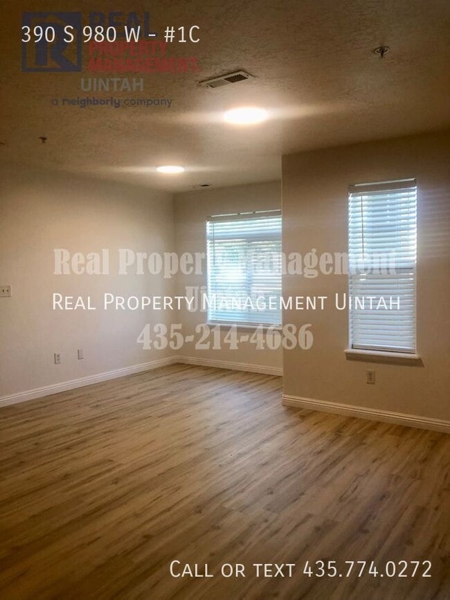 Building Photo - 390 980