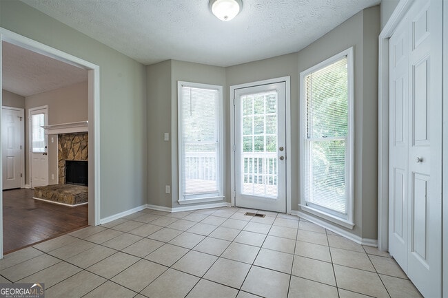 Building Photo - 493 Silverthorne Cir