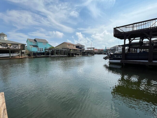 Building Photo - WATERFRONT HOME  - SOUTHEAST FACING W/ NEW DECK & BOATLIFT