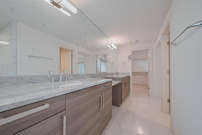 Building Photo - 11603 Royal Ivory Crossing