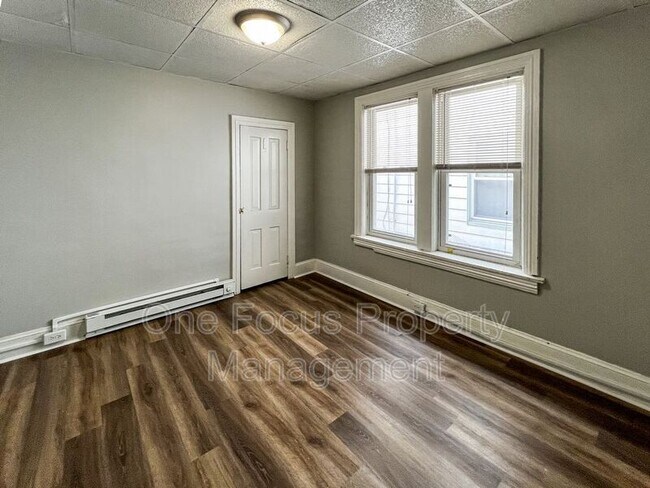 Building Photo - 1028 Park Ave