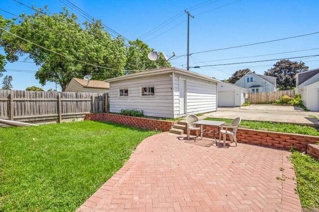 Building Photo - 3308 S 26th St