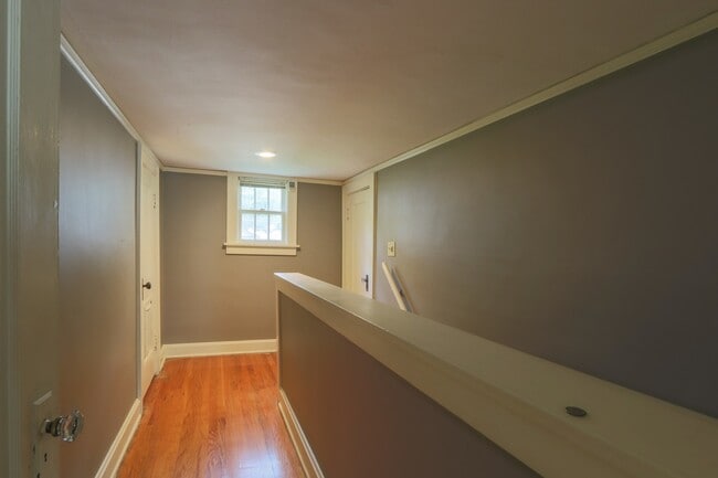 Building Photo - Spacious & Updated in Brookside! ALL appliances included!