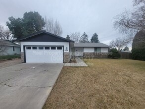 Building Photo - 3704 S Vancouver St