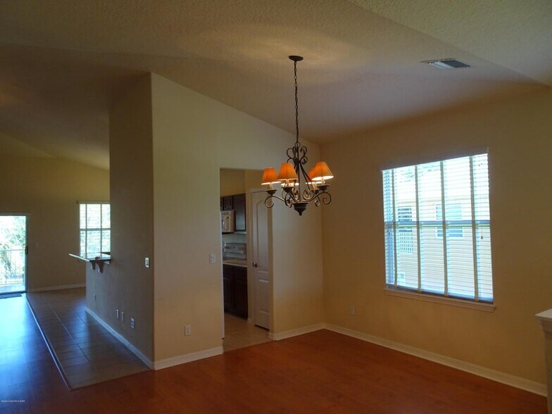 Dining Room - 1020 Venetian Dr