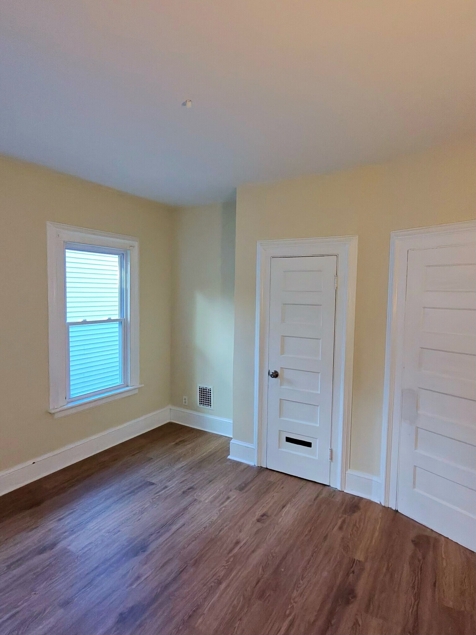 Building Photo - 142 Hillside Ave