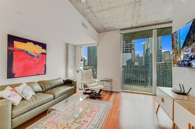 Building Photo - 360 Nueces St