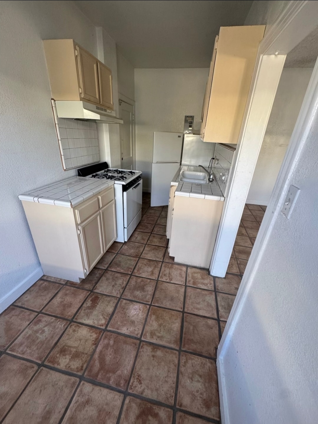 Building Photo - 608 N St Andrews Pl