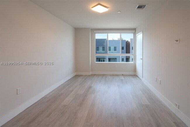 Building Photo - 2555 NE 193rd St