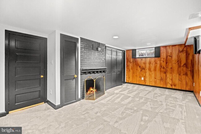 Building Photo - 6045 Edgewood Terrace