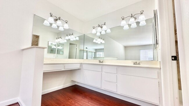 Building Photo - Lovely Downstairs, Entry Level Condo Unit with Garage and Private Yard Space in Downtown Fallbrook!