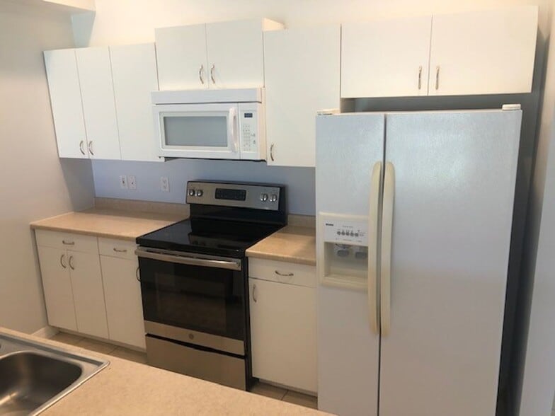 Building Photo - 4120-4122 SW 7th Pl