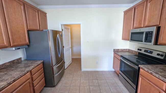 Building Photo - 5810 Longwood Dr