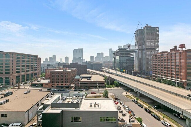 Building Photo - 345 N 6th Ave